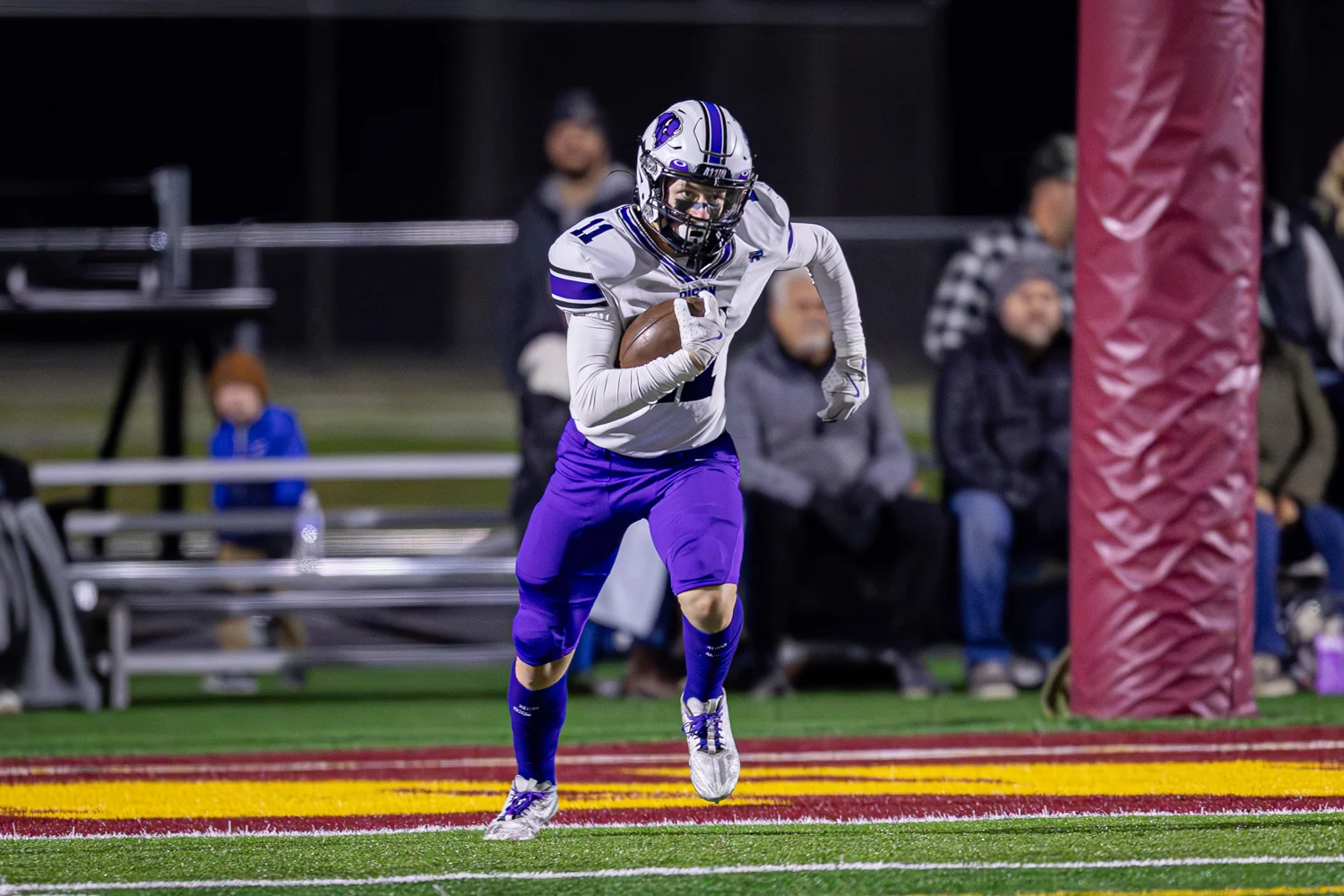 Buffalo Returner bringing out the ball